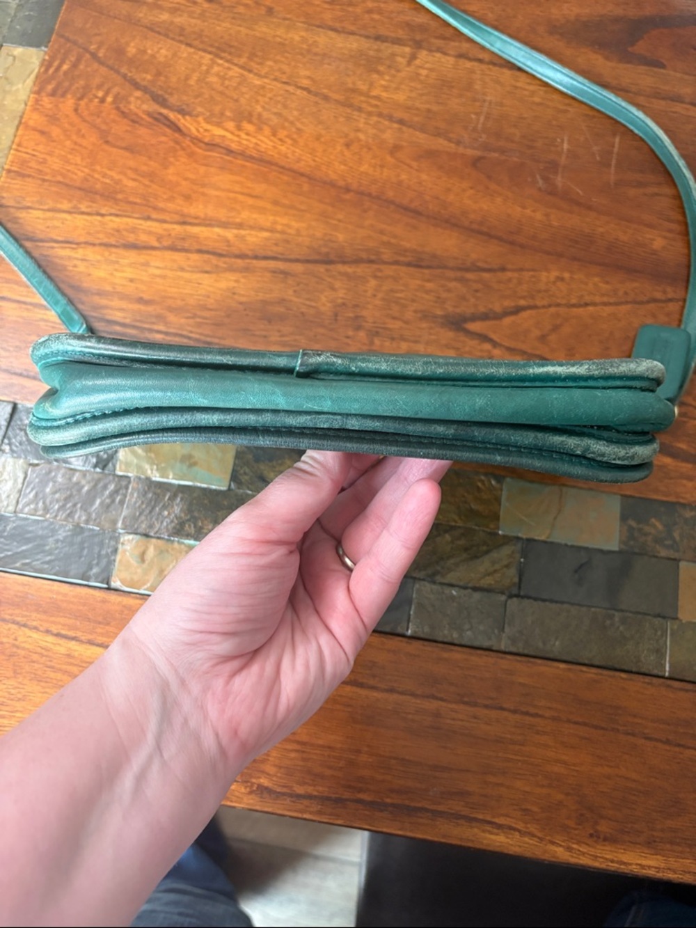 Preloved Coach Emerald Green Leather Crossbody with Gold Turn-Lock - Picture 4 of 13